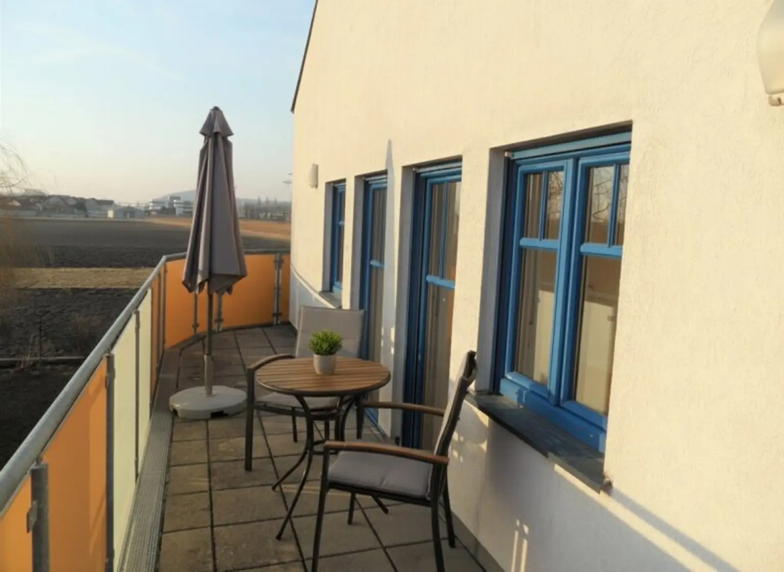 >> MIETHAUS mit 6 ZIMMER, DOPPELGARAGE, KELLER und EIGENGARTEN, am ORTSRAND!