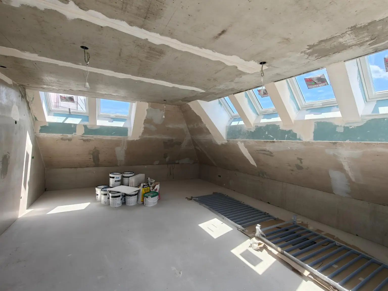 Großzügige 4 Zimmer Dachgeschosswohnung mit traumhafter Dachterrasse