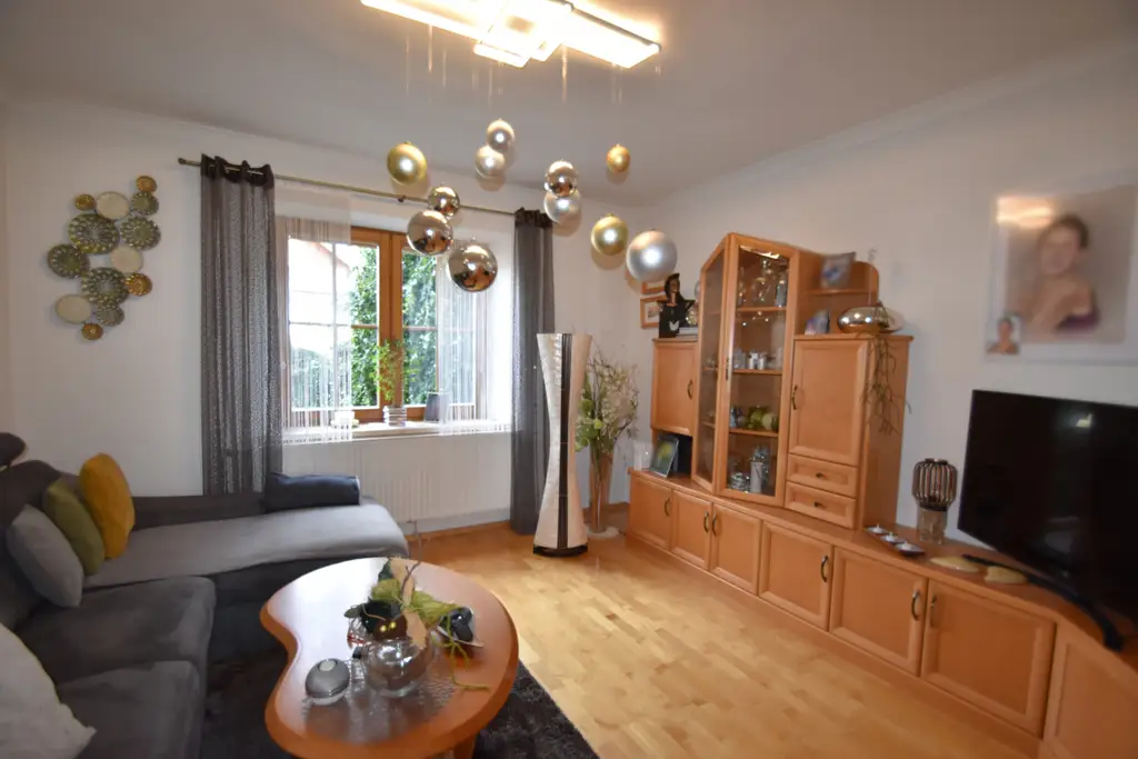 Wohnhaus mit Wintergarten, schönem Garten und Pool im Mostviertel