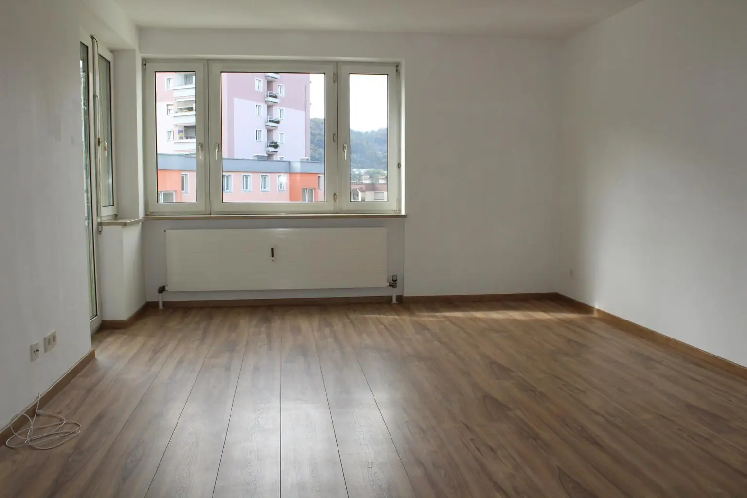 Helle, lichtdurchflutete 3-Zimmer-Wohnung mit Loggia & Balkon in Hallein – Burgfried-Süd