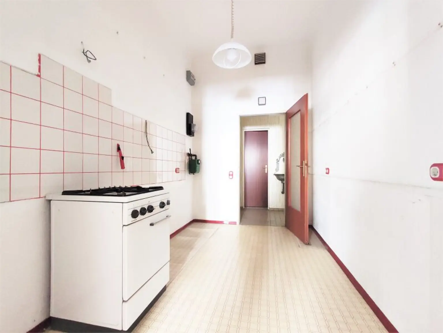 MATZNERPARK-NÄHE : Altbauwohnung mit Potential in ruhiger Lage
