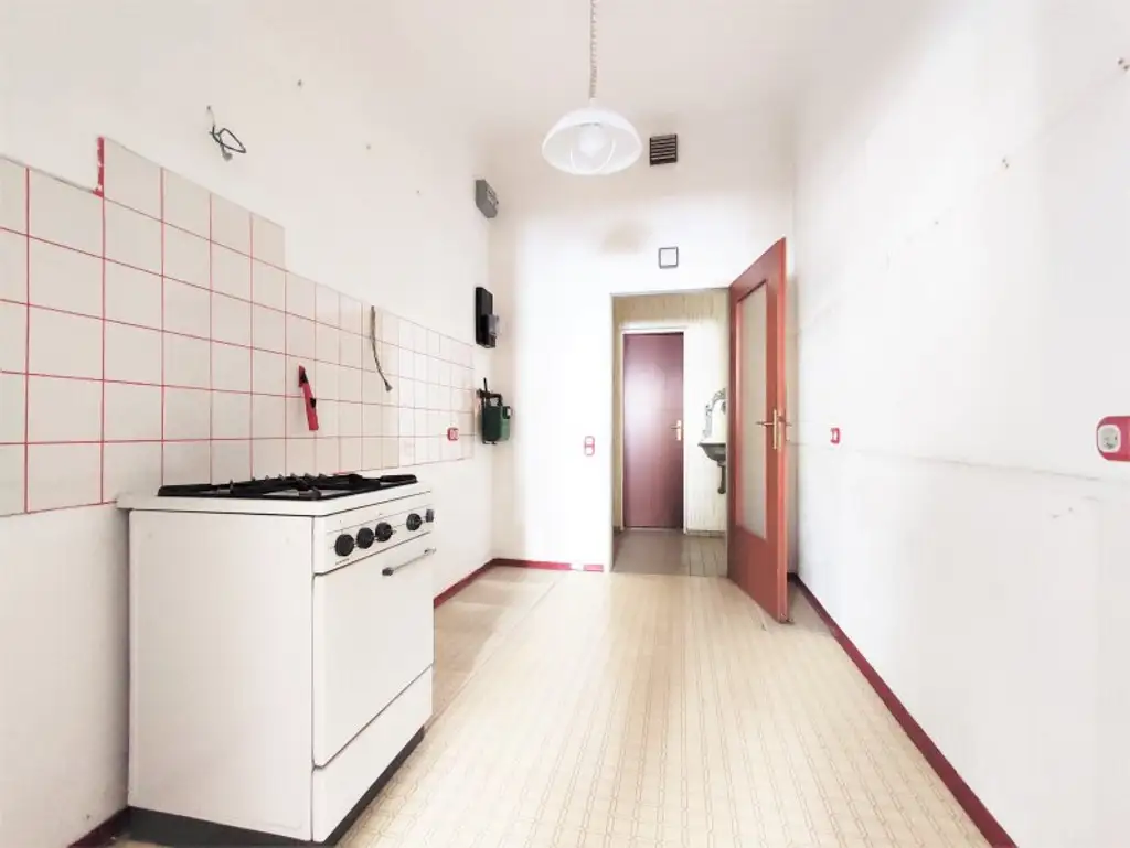 MATZNERPARK-NÄHE : Altbauwohnung mit Potential in ruhiger Lage