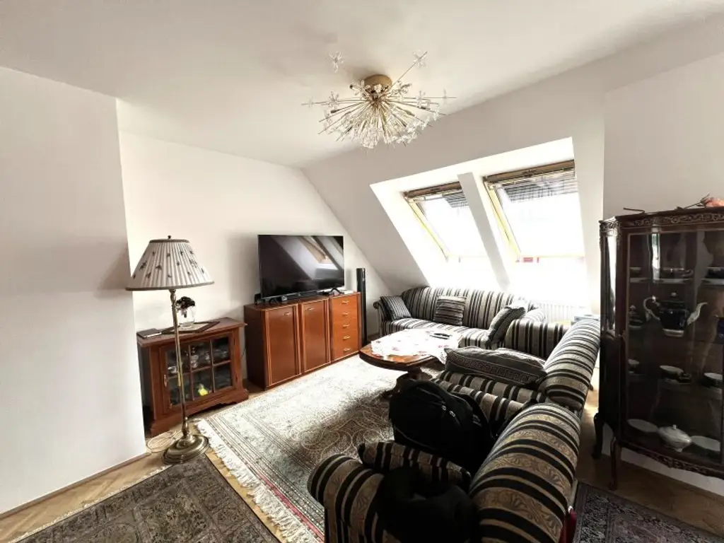 Charmante Dachgeschoss-Maisonettenwohnung in der Barichgasse nahe Dannebergplatz - befristet (!)