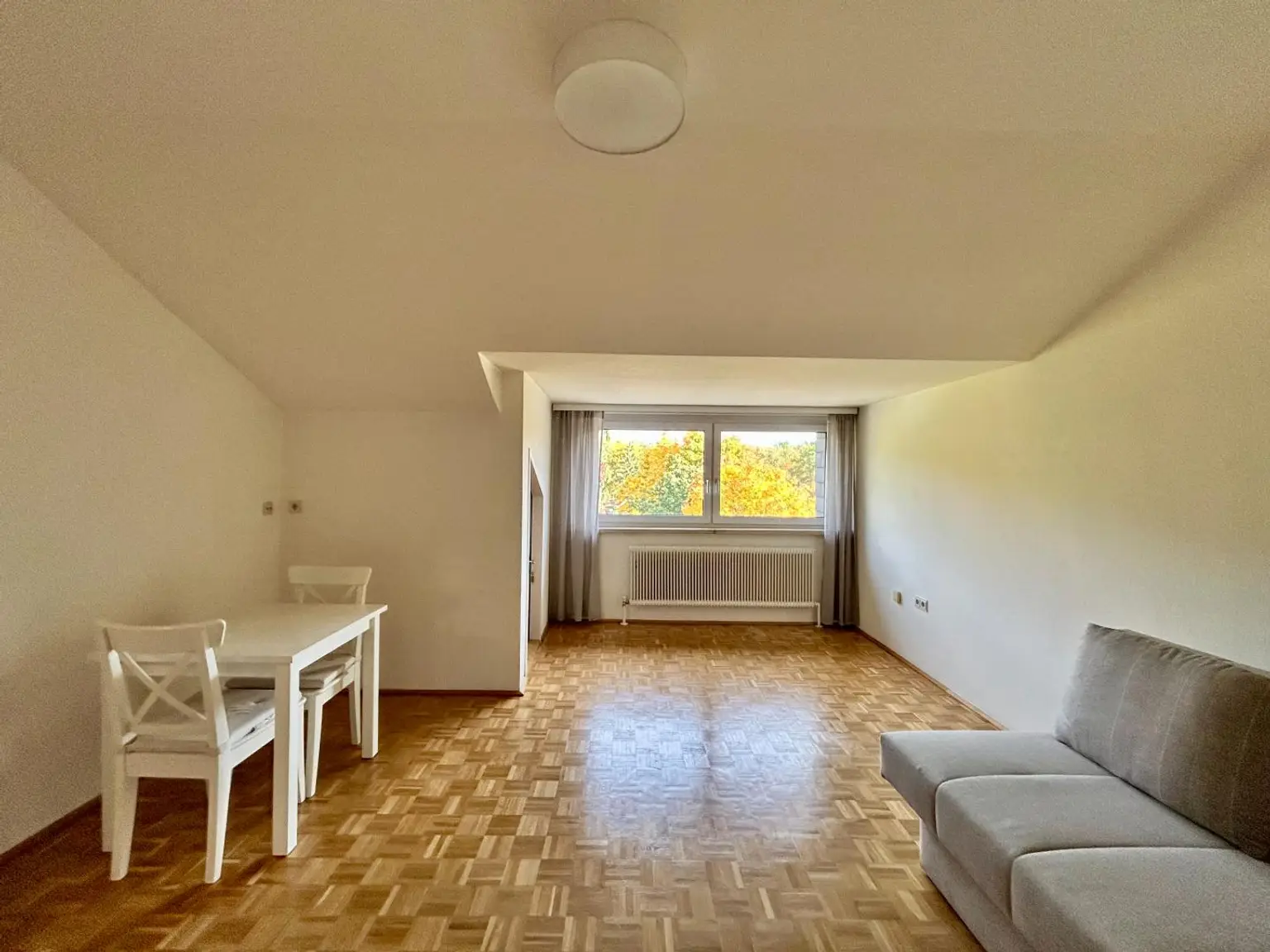 Möblierte 2 Zimmerwohnung inkl. Garagenstellplatz