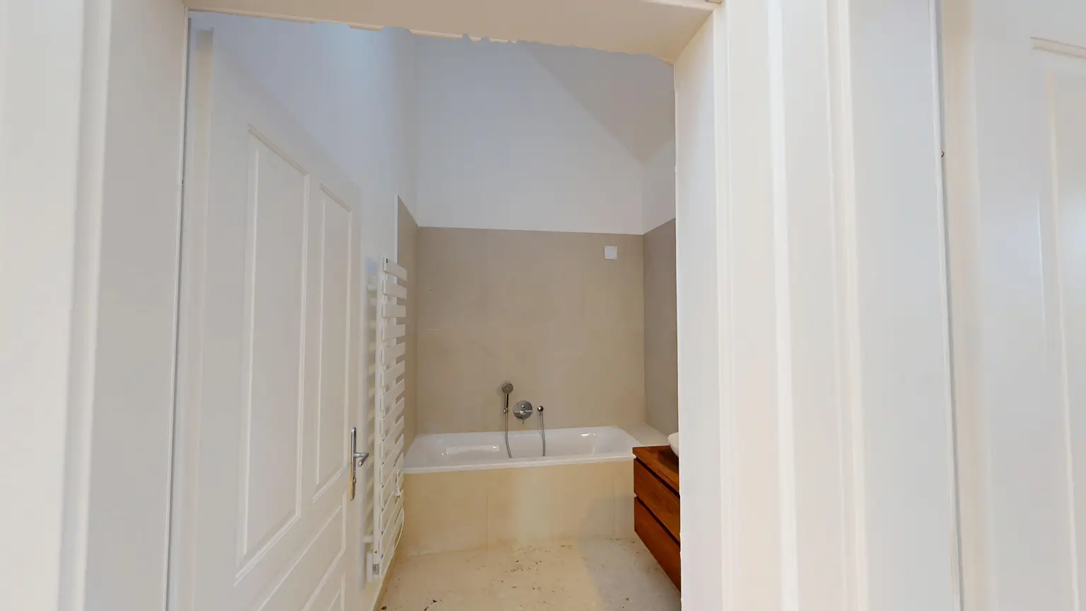 Traumhafte Dachwohnung im Hietzinger Cottage I Altbaujwel