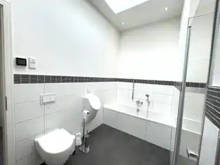 Bad (neben Gästezimmer)