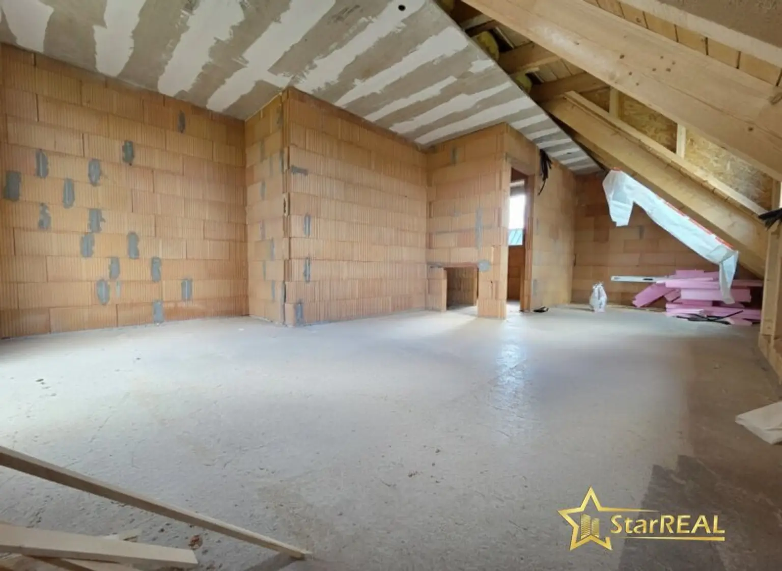 IN BAU! NÄHE GYM SIMONSGASSE. 5 ZIMMER-ZIEGELHAUS. KELLER. 90m² GARTEN. PHOTOVOLTAIK. TOP AUSSTATTUNG. PROVISIONSFREI für den Käufer.