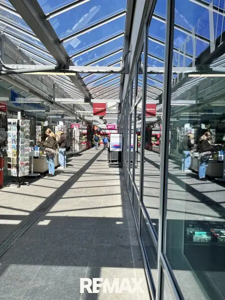 Eingang über Passage