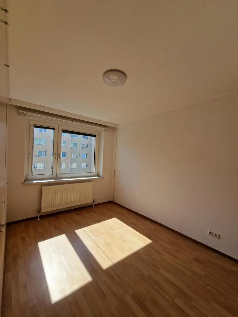 "Helle 3-Zimmerwohnung in zentraler Ruhelage - gute Verkehrsanbindung - WG geeignet"