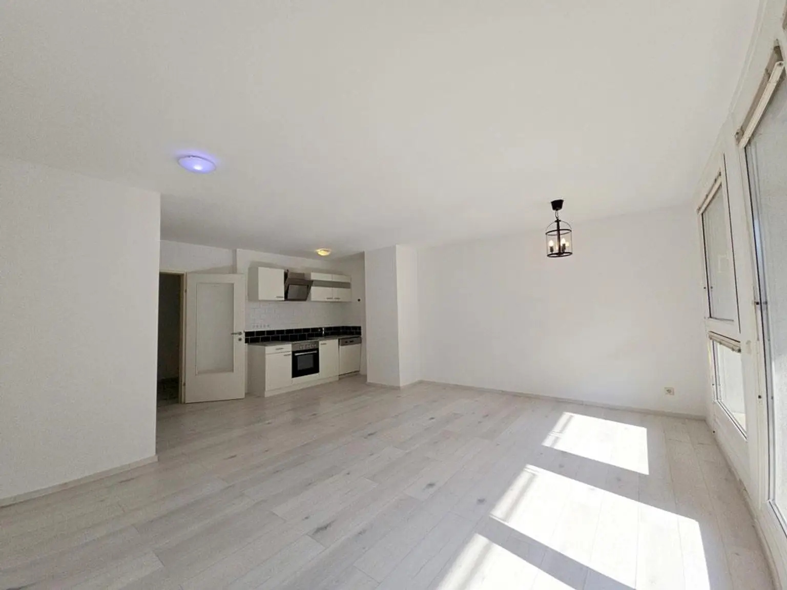 RESERVIERT! 1200 Wien/Leystraße: Zw. Donau und Donaukanal: Entzückende Garconniere mit Loggia