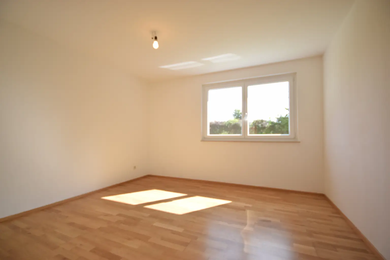 "OBERNDORF - Gediegene 3 Zimmer Wohnung mit Balkon und Gartennutzung"