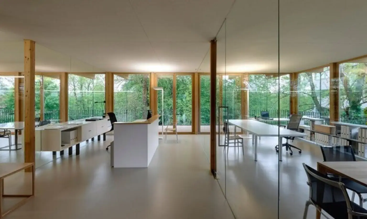 Das Traumbüro - komplette, oberste Etage, riesiger Balkon, tolle Architektur, Parkplätze