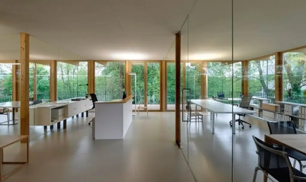 Das Traumbüro - komplette, oberste Etage, riesiger Balkon, tolle Architektur, Parkplätze