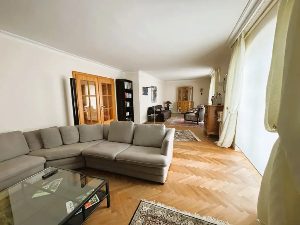 Geschmackvolles Wohnhaus mit Büroeinheit, Garten & Pool im Zentrum von Neumarkt