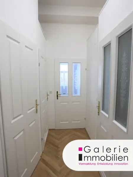 Topsanierte, helle 2-Zimmer-Altbauwohnung mit Balkon am Reumannplatz