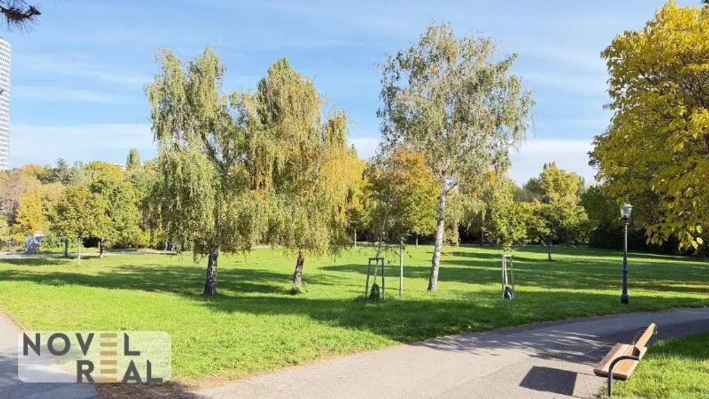 "DONAU PERLE" MODERNE 2-ZIMMER-WOHNUNG MIT BALKON UND PARKBLICK! ERSTBEZUG!