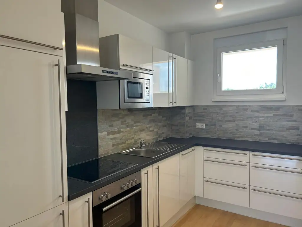 3-Zimmer Wohnung mit 2 KFZ- Stellplätzen