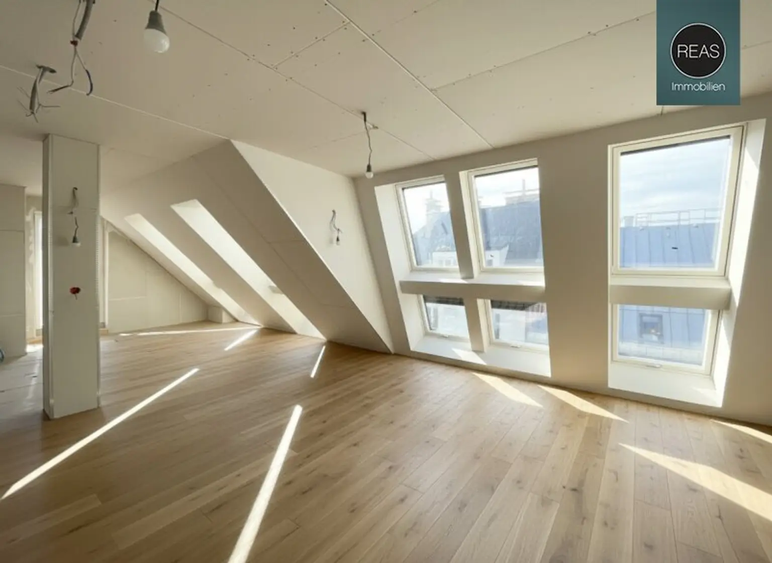 Erstbezug: Atemberaubendes Dachgeschoss - Apartment (klimatisiert) mit 3 Terrassen und hochwertiger Ausstattung im Trendbezirk Ottakring!