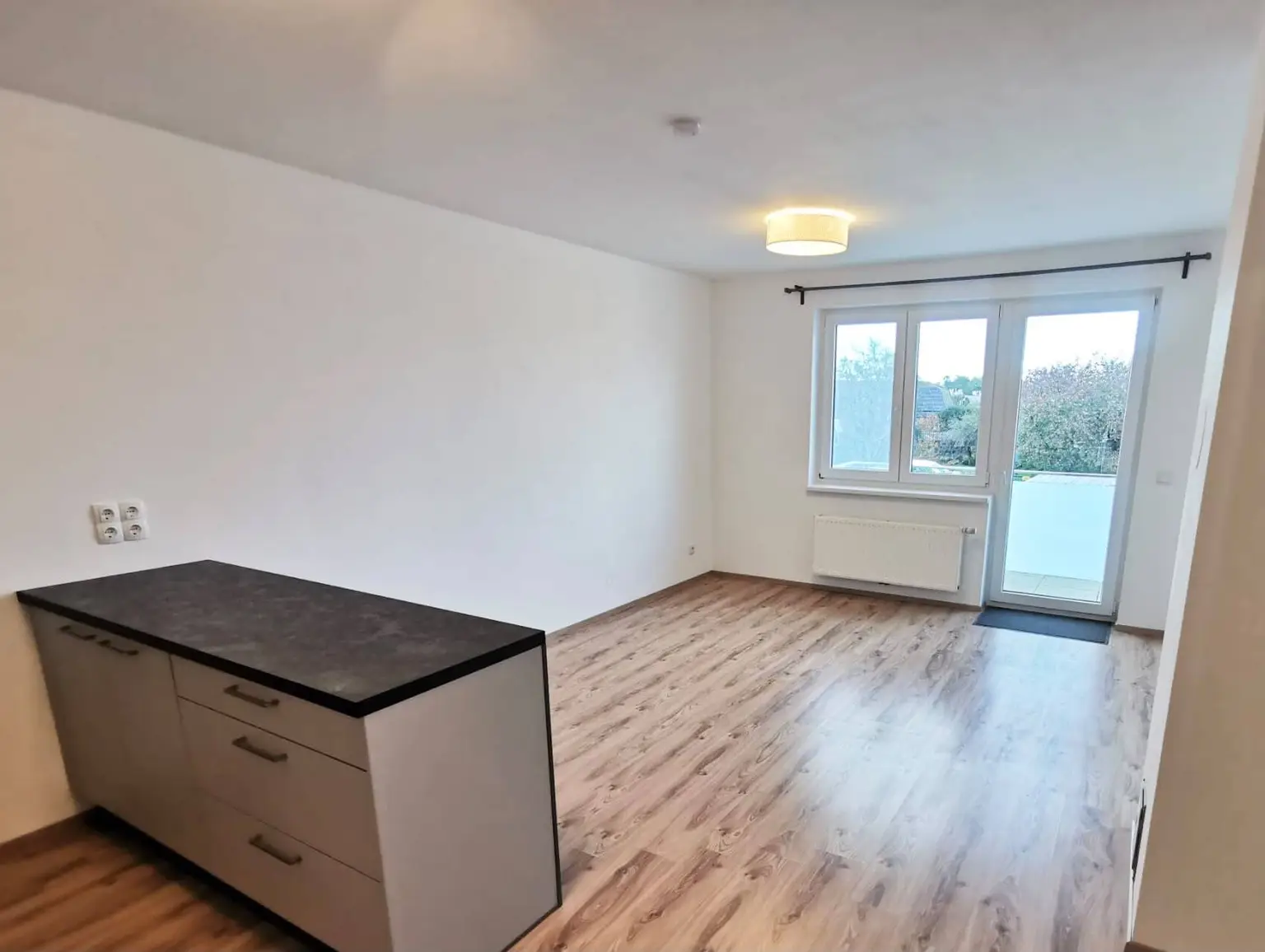 Helle 2-Zi-Wohnung mit Balkon & Stellplatz in Bad Erlach