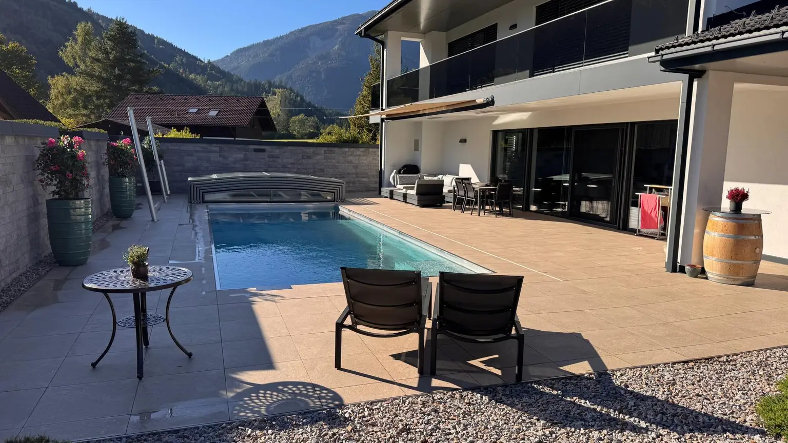 Terrasse mit Pool