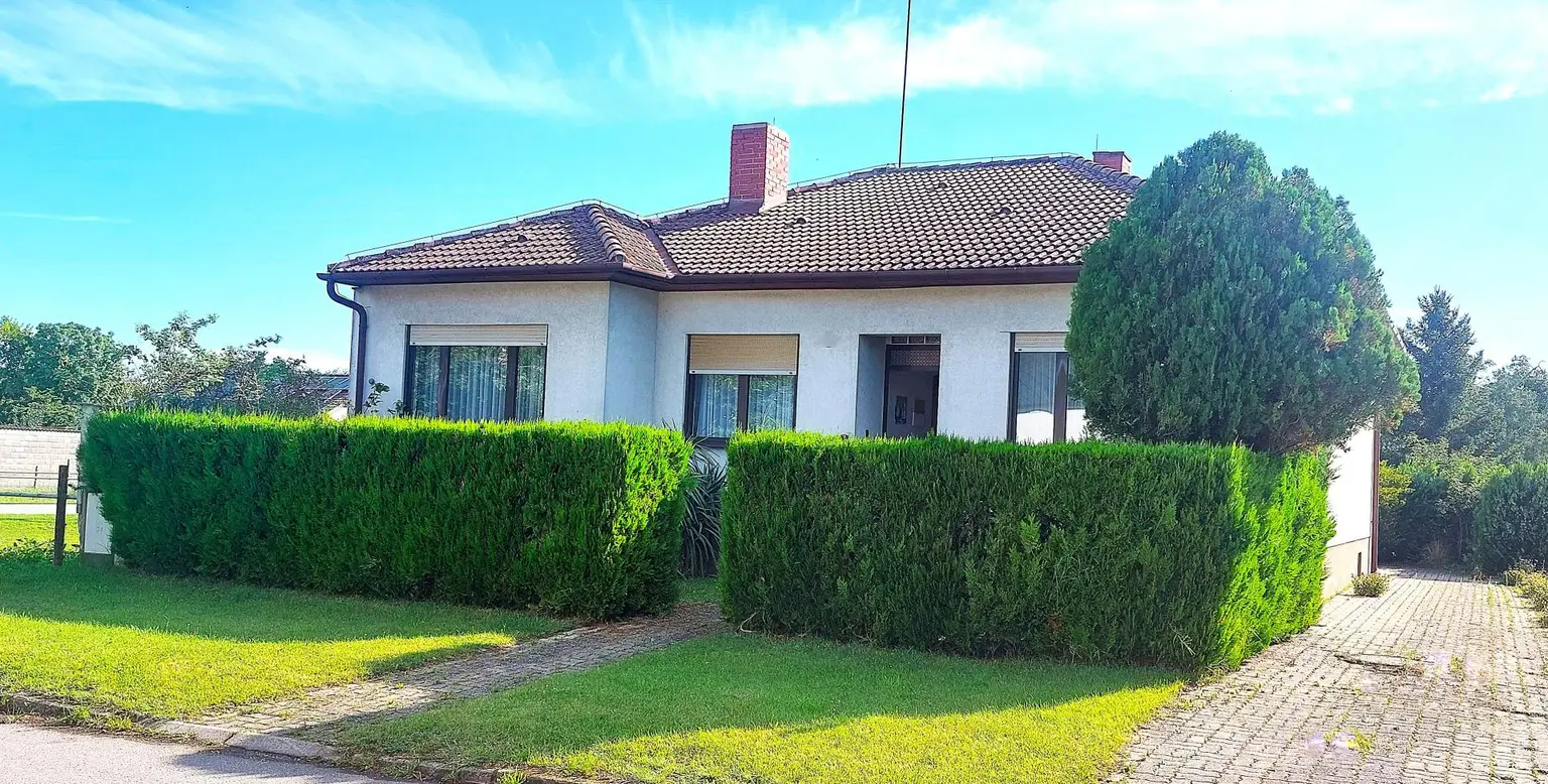 Solides Einfamilienhaus mit Garten