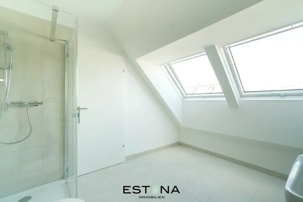 Provisionsfrei, ruhig, zentral & weit oben – Dachgeschoss-Wohnung mit Klasse