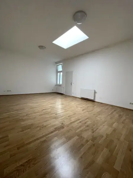 Große 1-Zimmer-Wohnung mit 58 m2, 1. Stock mit Lift! Zentrale Lage!