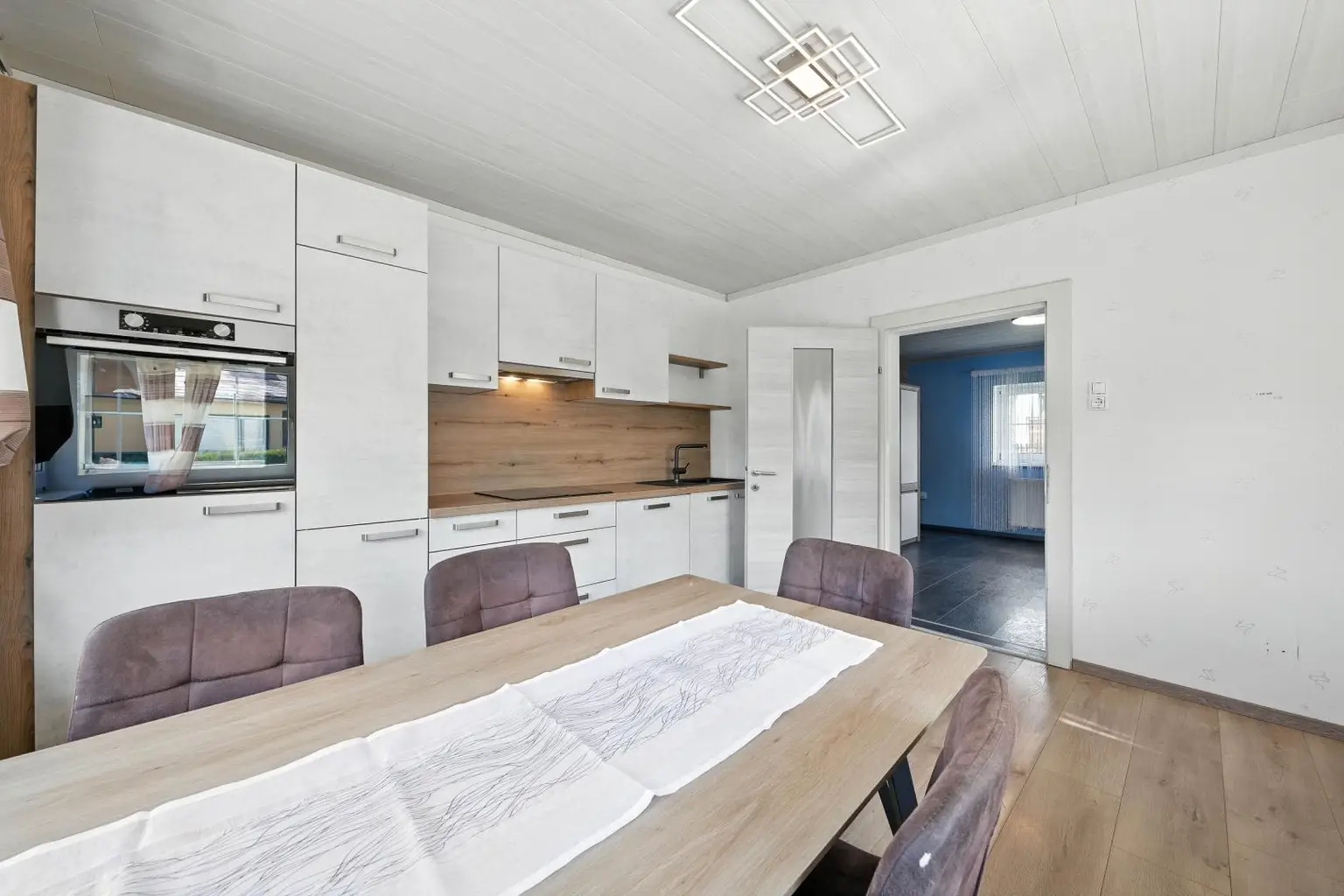 Modernisiertes Einfamilienhaus mit großzügigem Grundstück und Ausbaupotenzial
