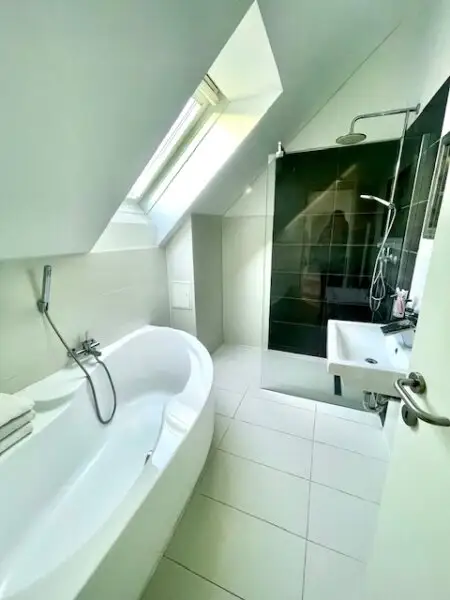 EIGENTUMSWOHNUNG mit herrliche TERRASSE & Garten- ELEGANTE 2-Zimmer-Wohnung in Top Lage von STAMMERSDORF!