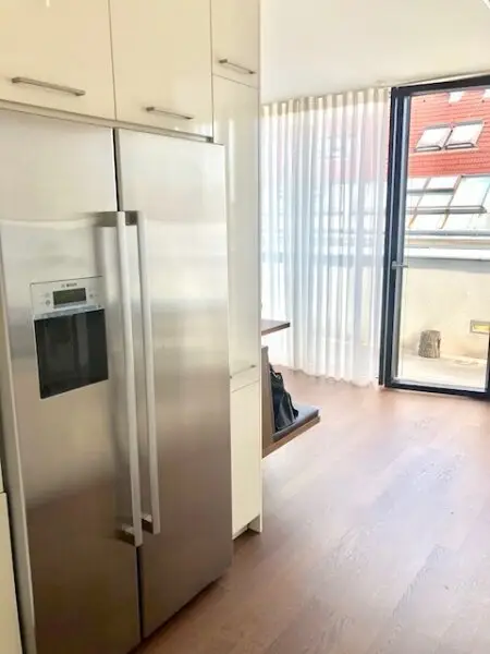 MIETWOHNUNG-INNENSTÄDTISCHE & EXQUISITE - PENTHOUSE- WOHNUNG-OHNE DACHSCHRÄGEN! mit 2,5-Zimmern in Top Lage - NASCHMARKT - 1060 WIEN!