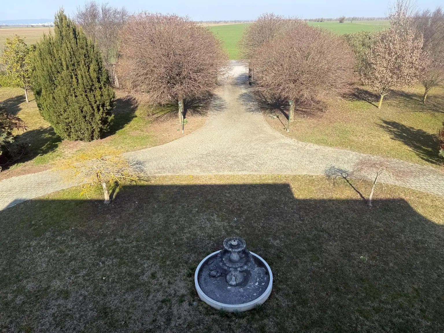 OG Balkon mit Blick auf die Einfahrt