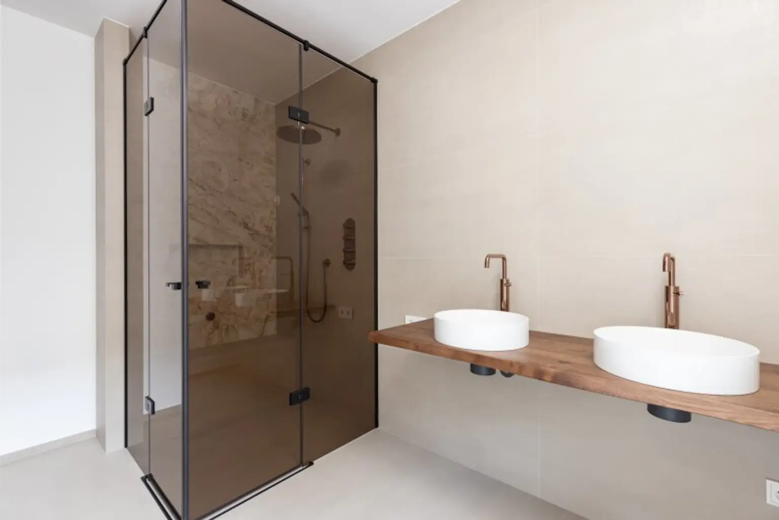 EXKLUSIVE GARTENWOHNUNG IN HIETZING MIT SALZWASSER-POOL UND SAUNA