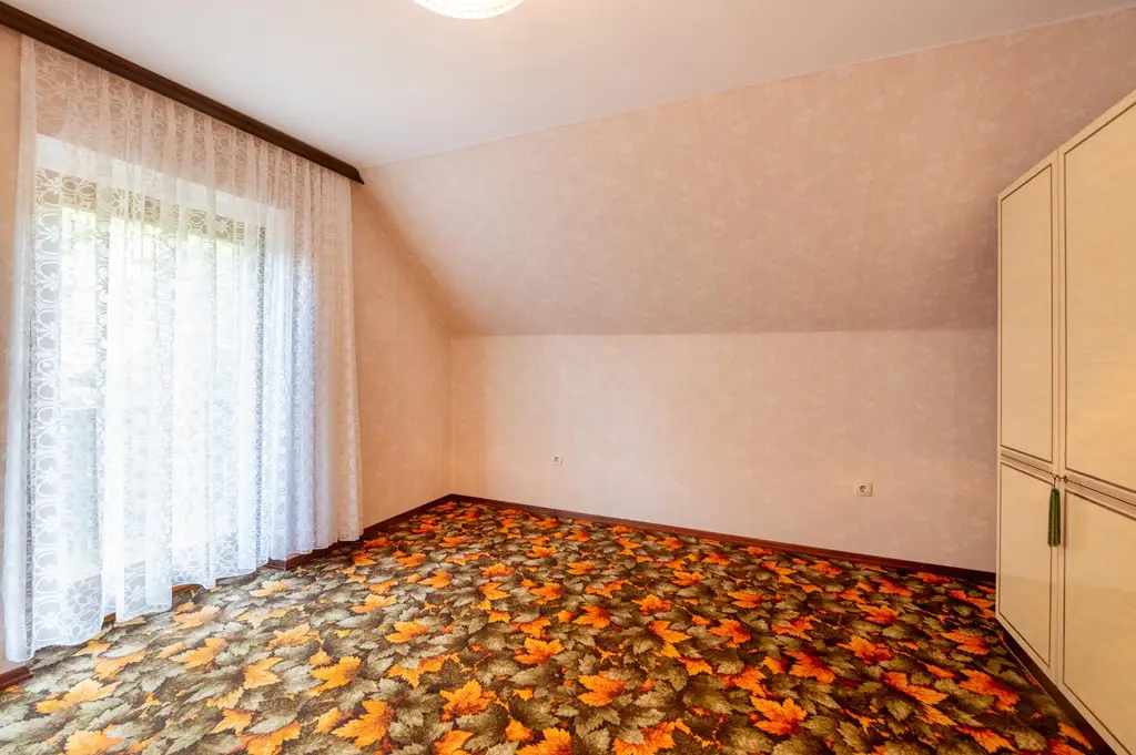 Einfamilienhaus mit großem Grundstück in sonniger Ruhelage