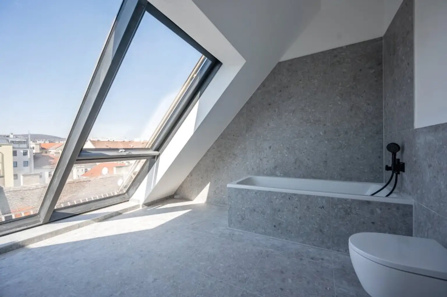 ++NEU++ Außergewöhnliche 2-Zimmer Dachgeschosswohnung in toller Lage (Erstbezug)