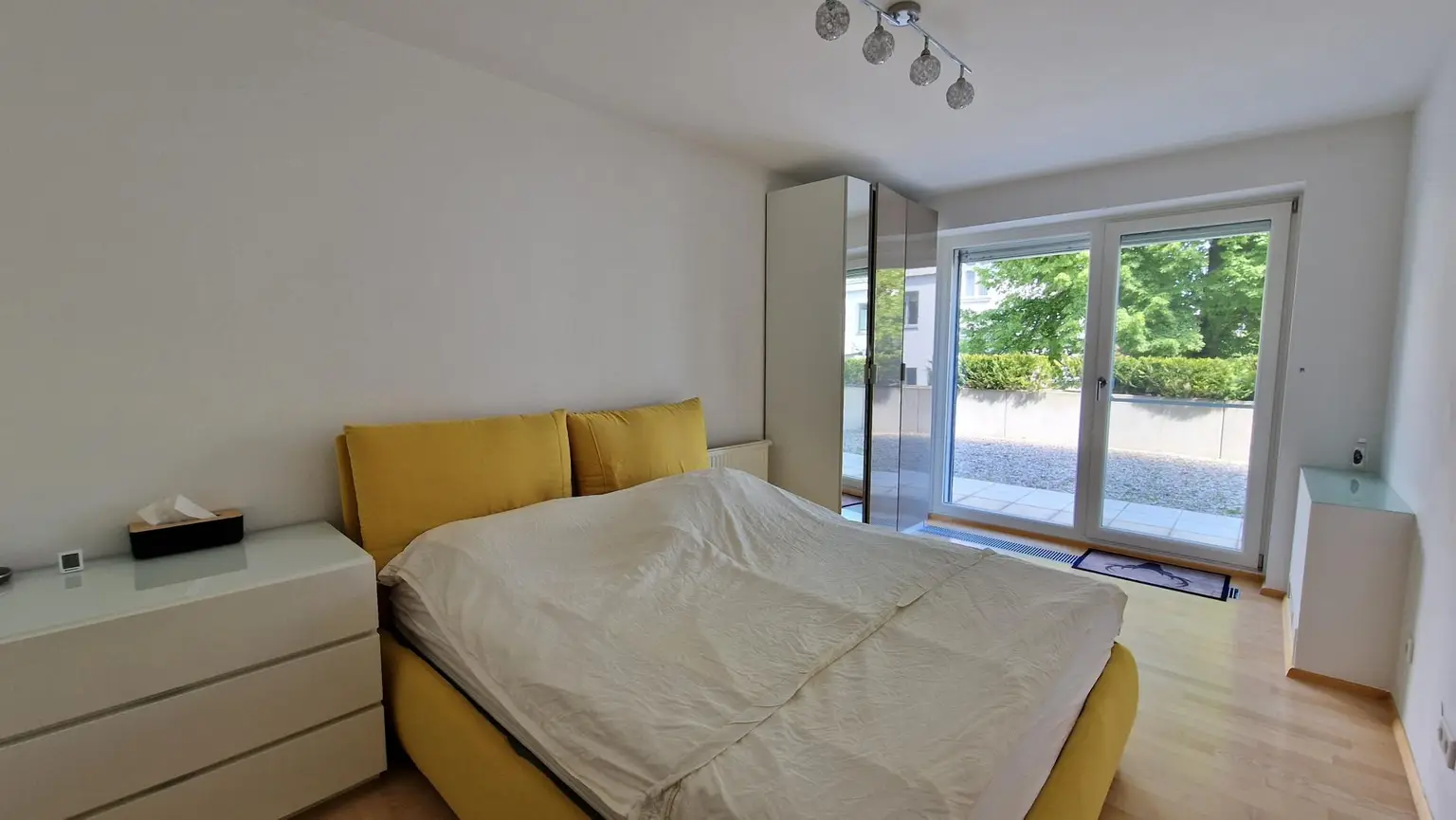 Stilvolle Gartenwohnung für gehobene Ansprüche - 4 Schlafzimmer, 4 Bäder!