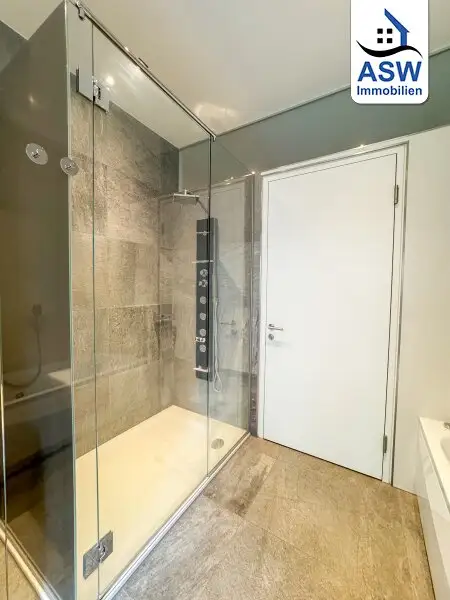 Perfekte Lage!! Top-moderne Altbauwohnung mit Balkon und Sauna in der Hauptstraße