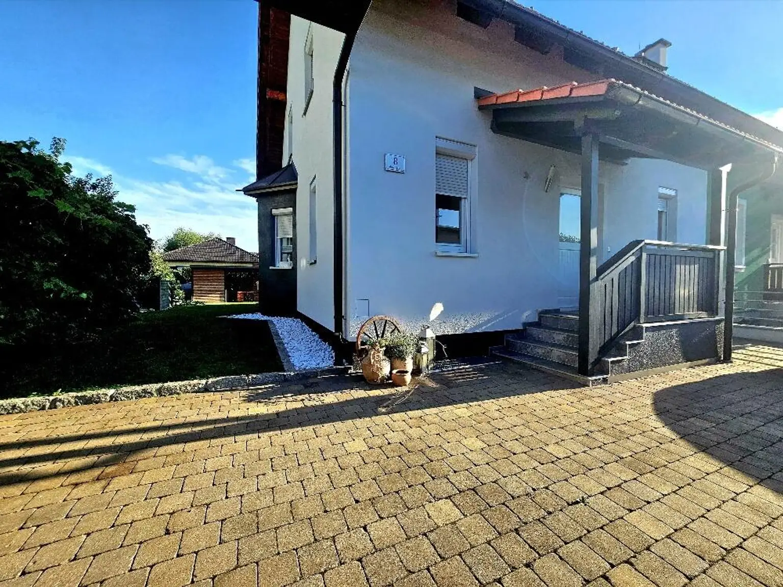 Traumhafte Doppelhaushälfte für junge Familien – modern, hell & mit viel Platz!