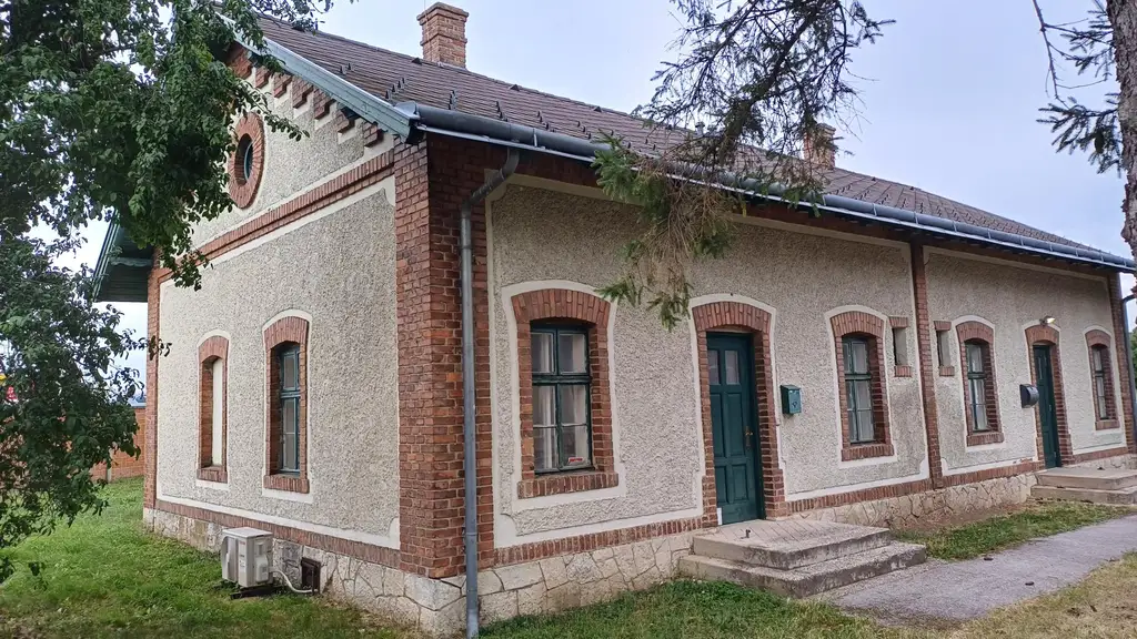 3 Bürohäuser, 38 Parkplätze in Toplage, hochfrequentiert, beste Infrastruktur