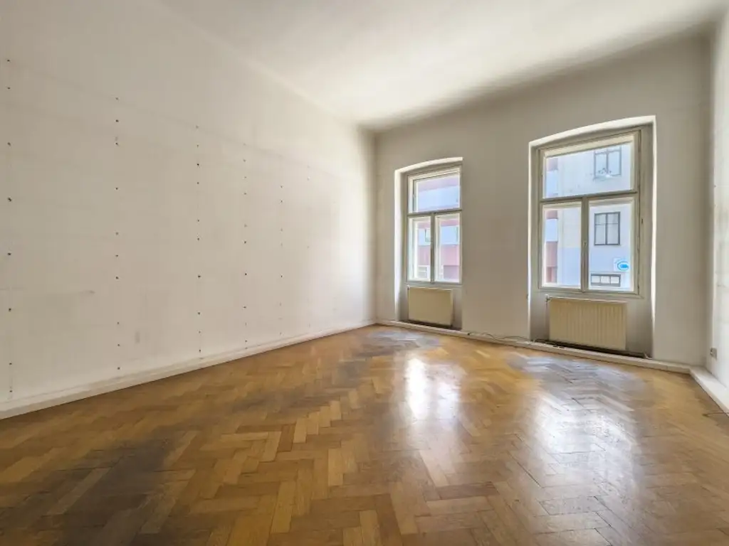 ALTBAUWOHNUNG MIT VIEL POTENTIAL BEIM AUGARTEN