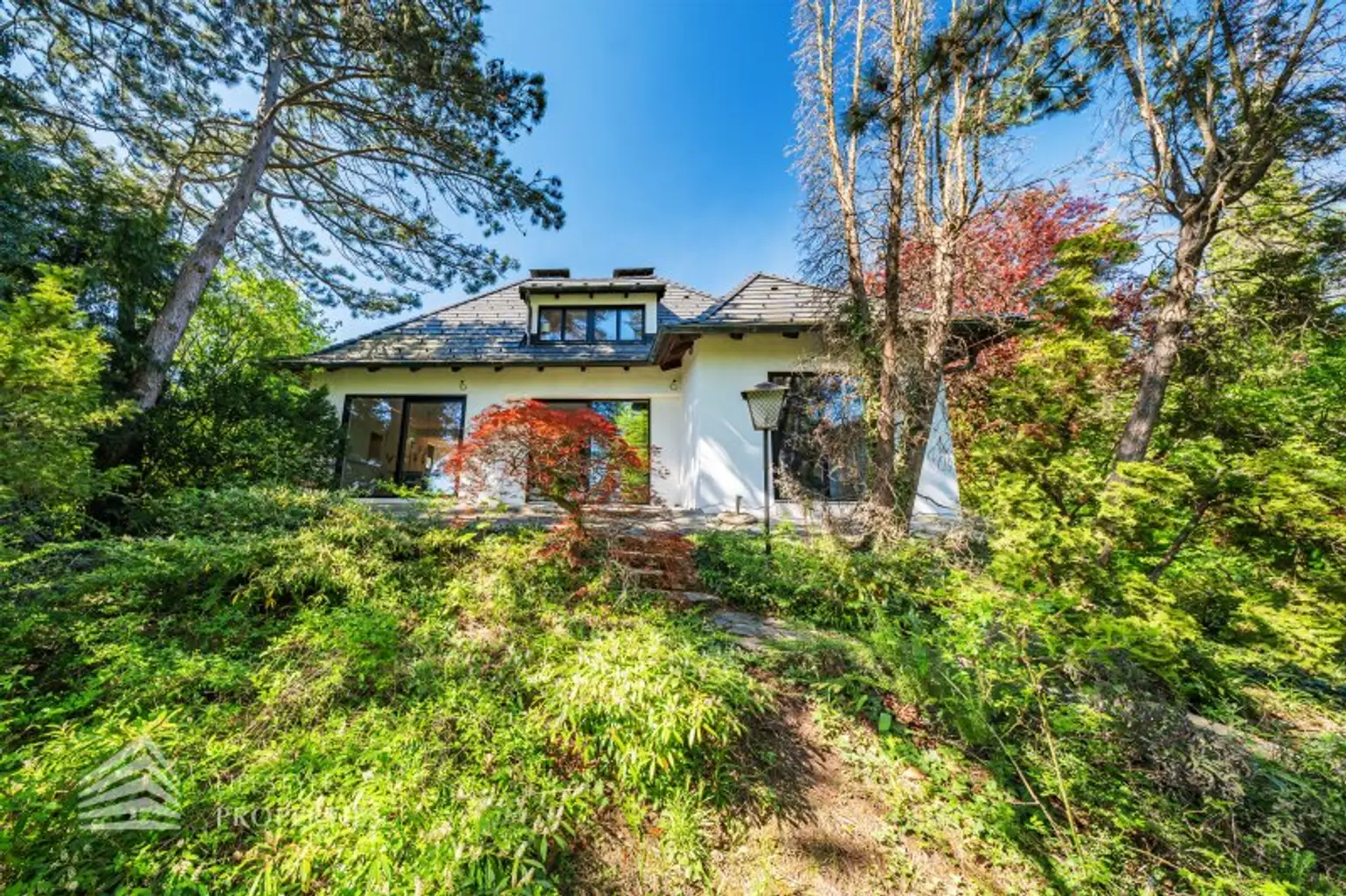 Traumhaftes Einfamilienhaus mit Gartenparadies