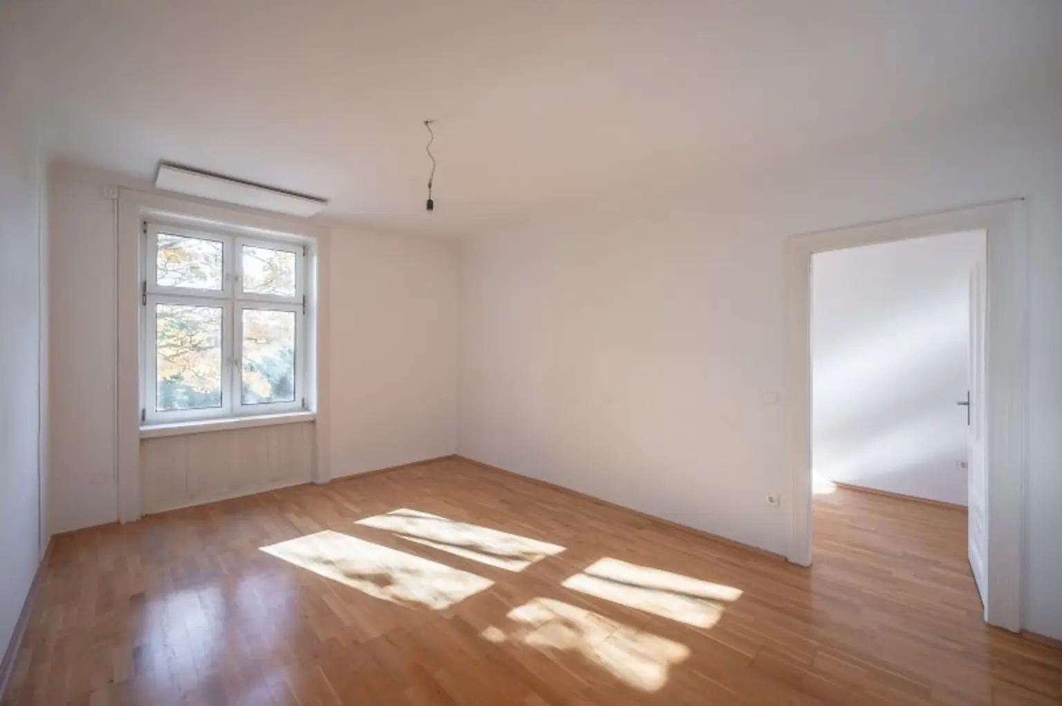 ++Fasangarten++ Altbau mit Potenzial – 2 Zimmer zum Sanieren