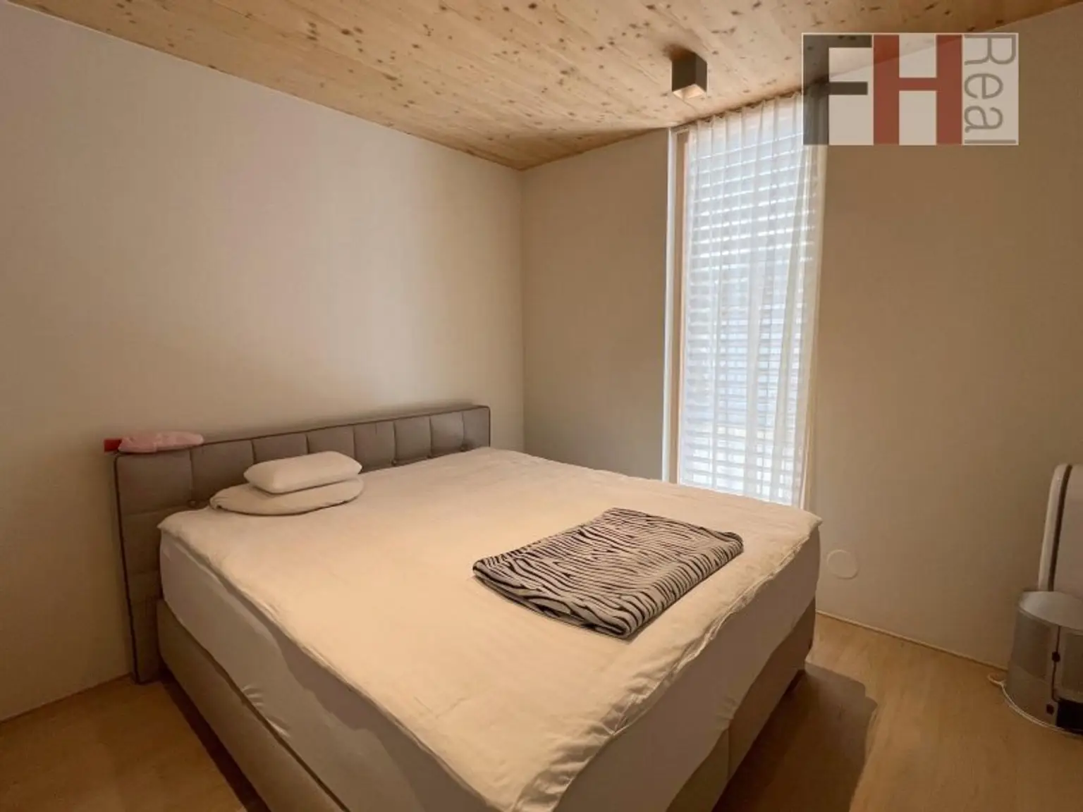 Moderne Gewerbeliegenschaft mit stylischer Wohneinheit inkl. Pool on Top! Bauland Kerngebiet! Vielfältige Nutzungsmöglichkeiten > Geschäftslokal, Büro, Praxis, Mobilitätscenter, KFZ!