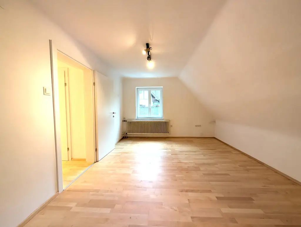 Liebevoll saniertes Einfamilienhaus in Ruhelage m. Doppelgarage - wartet auf Ihren Einzug