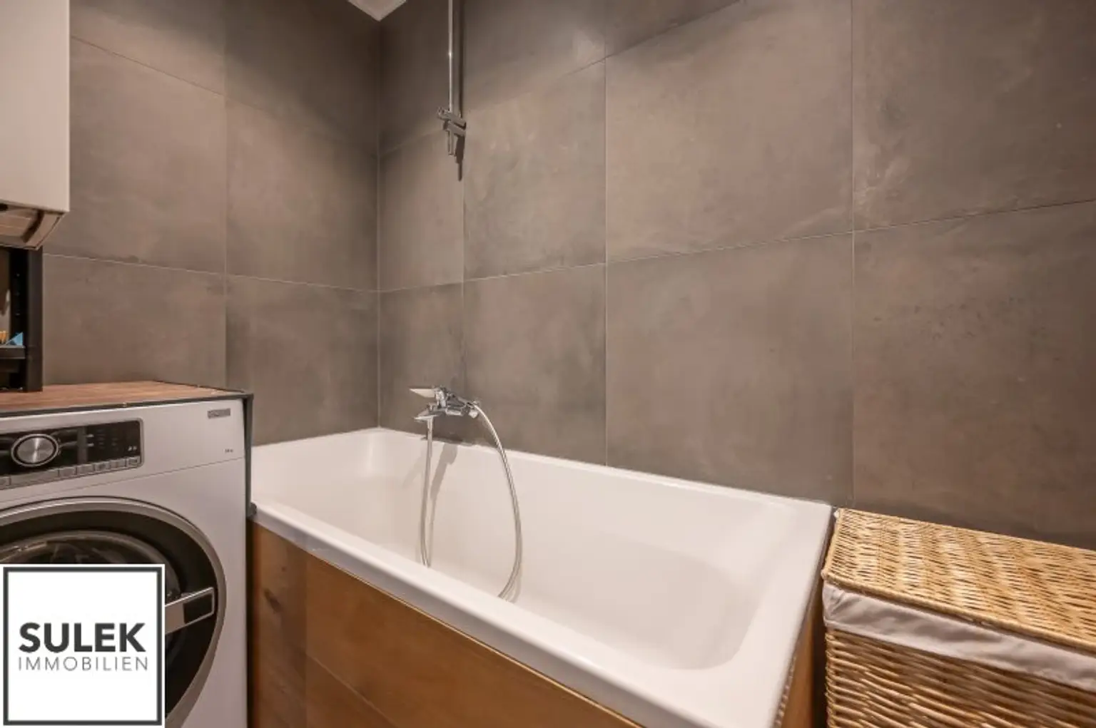Gut geschnittene, modernisierte 4 Zimmer Wohnung mit Fernblick beim Schweizergarten - ab sofort beziehbar! (nicht WG-geeignet)