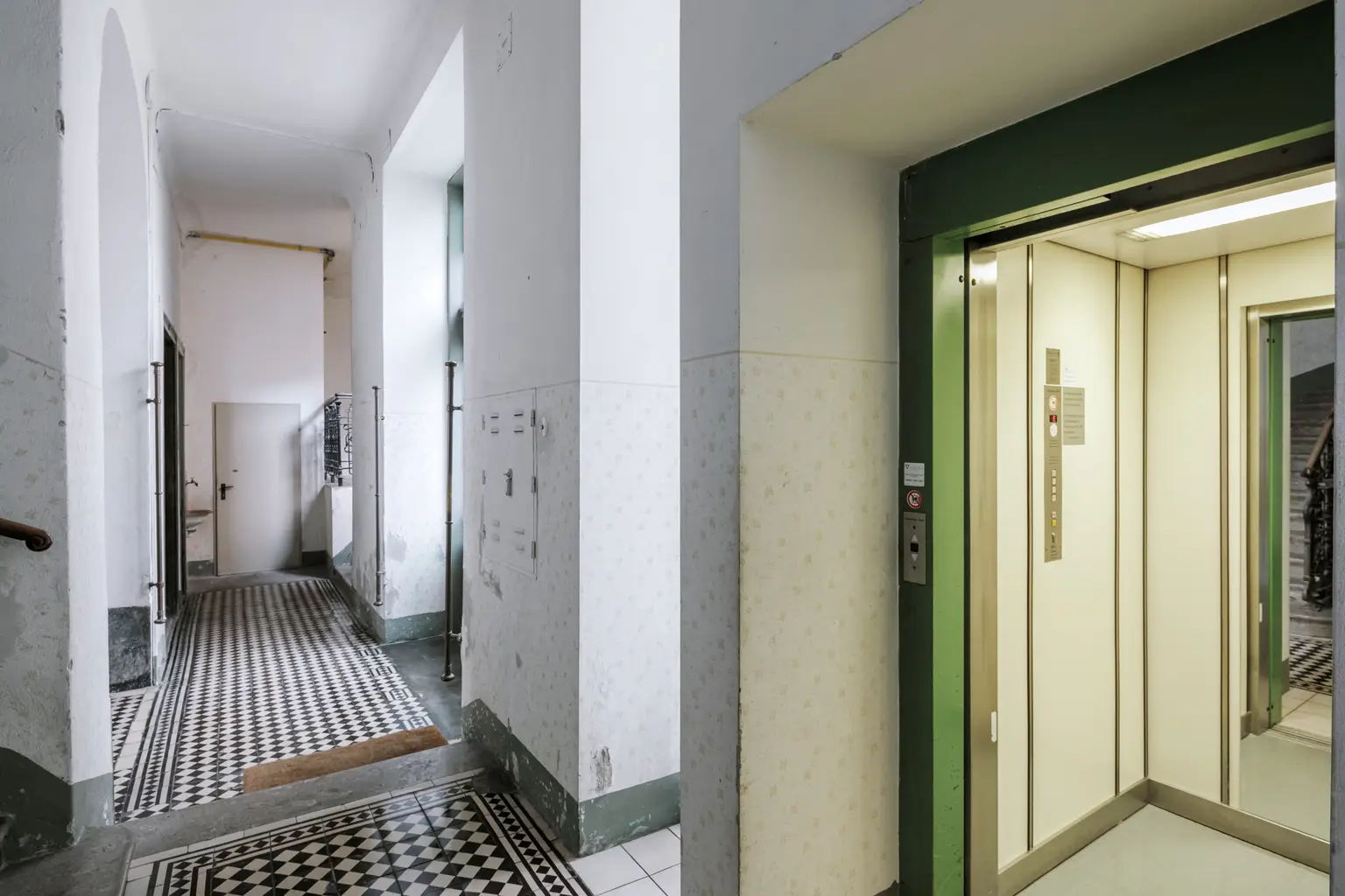 Sanierungsbedürftiges 3 Zimmer Altbau-Juwel mit Balkon in sehr guter zenraler Lage von Döbling!