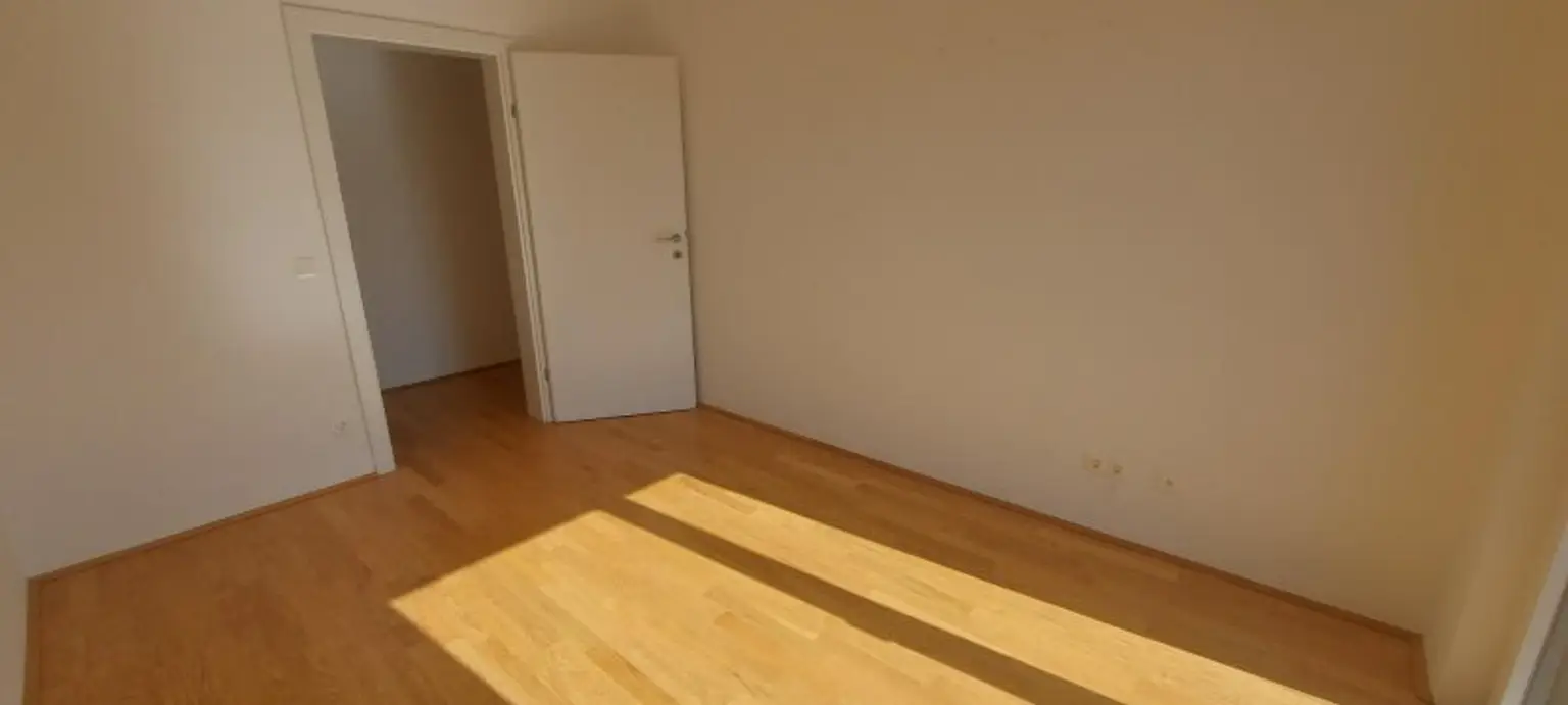 3-Zimmer-Wohnung mit 2 Balkonen und Tiefgaragenstellplatz (Top 8)