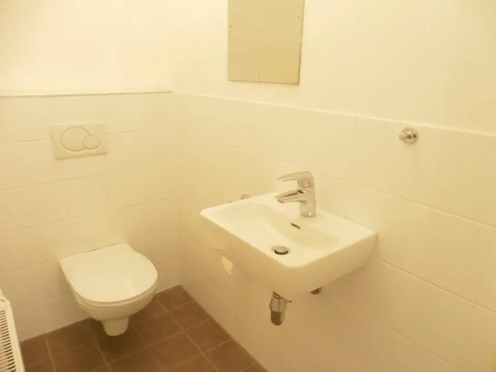 Ruhige Neubauwohnung - modern ausgestattet - großer Balkon - Nähe U4