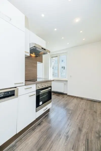 HIGHLIGHT I OBERSTE ETAGE MIT LIFT I MODERNISIERT I KOMFORT-DUSCHE I DESIGN-KÜCHE INKLUSIVE I ZENTRAL & BAHNHOFNAH I HAUSTIER-TAUGLICH I MODERNES WOHNGEFÜHL I OPTIMALE RAUMNUTZUNG I PROJEKT WOHNEN