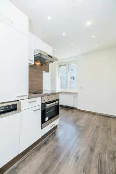 HIGHLIGHT I OBERSTE ETAGE MIT LIFT I MODERNISIERT I KOMFORT-DUSCHE I DESIGN-KÜCHE INKLUSIVE I ZENTRAL & BAHNHOFNAH I HAUSTIER-TAUGLICH I MODERNES WOHNGEFÜHL I OPTIMALE RAUMNUTZUNG I PROJEKT WOHNEN