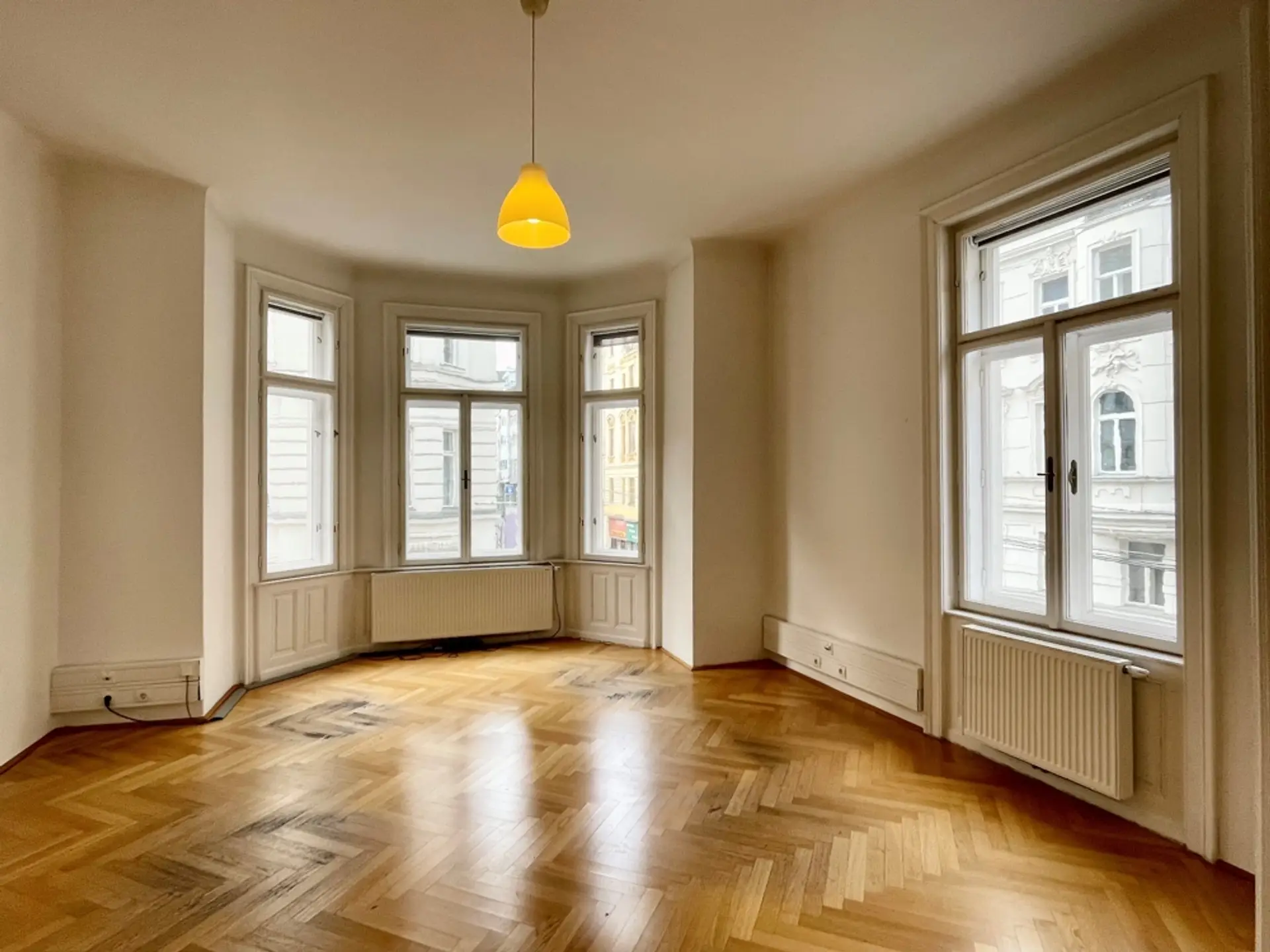 1070 Wien, Neubaugasse 64-66 innen Eckbüro